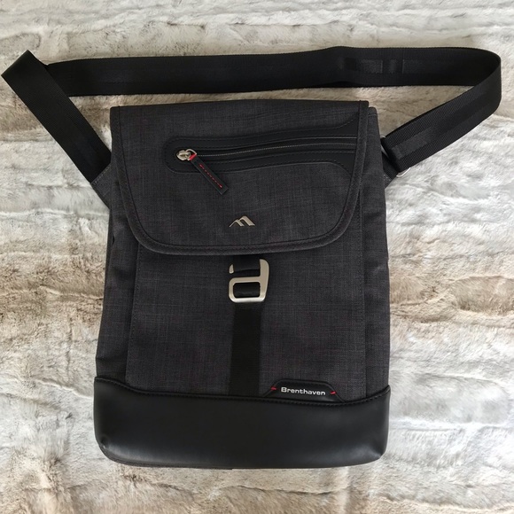 brenthaven collins vertical messenger bag for surface pro